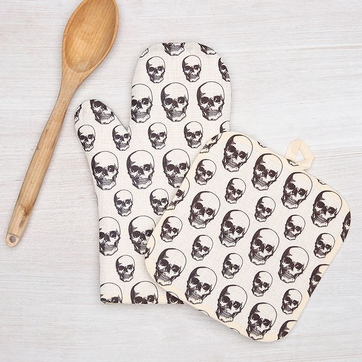 Counter Couture Skull Oven Mitt &amp; Pot Holder added by Spoak Member