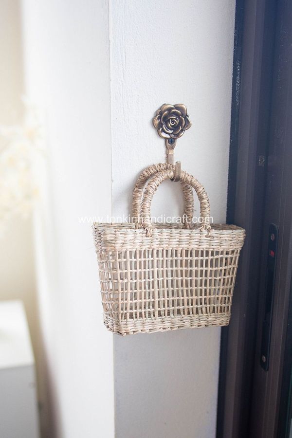 Bin Seagrass natural weave Baskets with handle for Baby added by Spoak Member