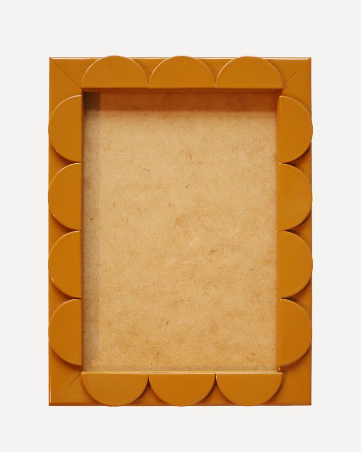 Mustard Lacquered Scallop Frame added by Spoak Member