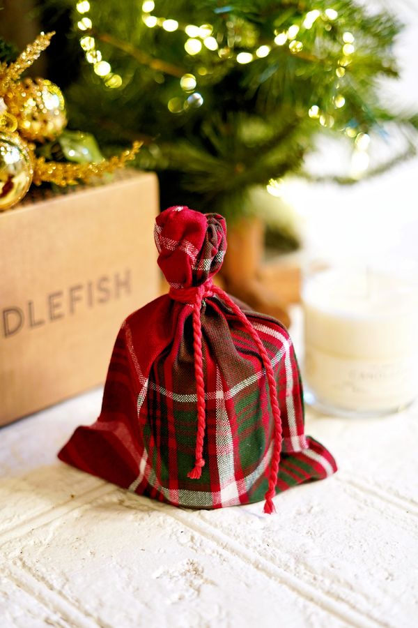 No. 39 Holiday Jar Red Plaid Bag added by Spoak Member