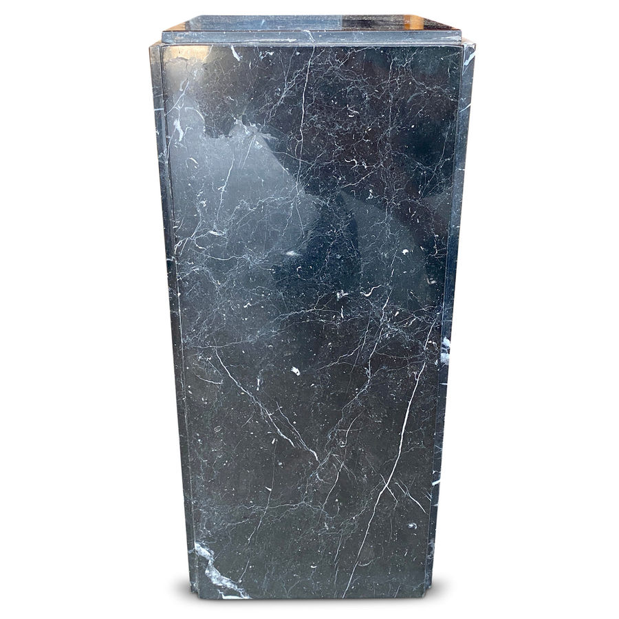 Black Marble Pedestal (S) added by Spoak Member