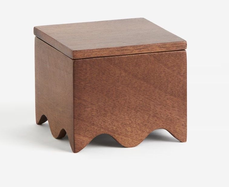 Wood box added by Daniela Ulloa Villarreal