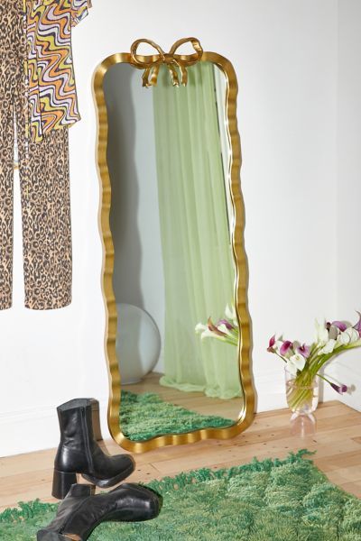 Eloise Bow Floor Mirror added by Caitlin Ackerman