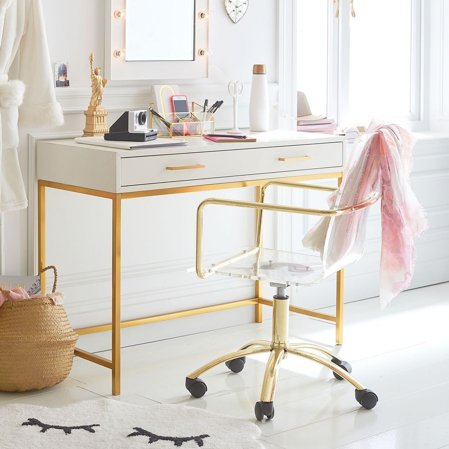 desk added by HELEN SALGADO