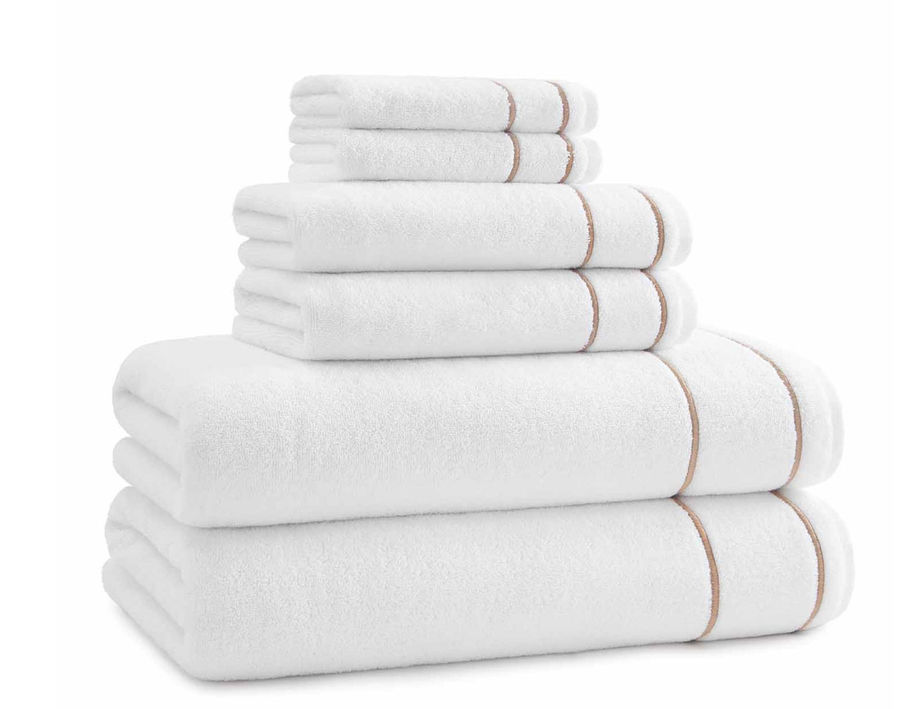 Bath Towels ( 2 Full, 2 Hand )  added by Victoria Grimes