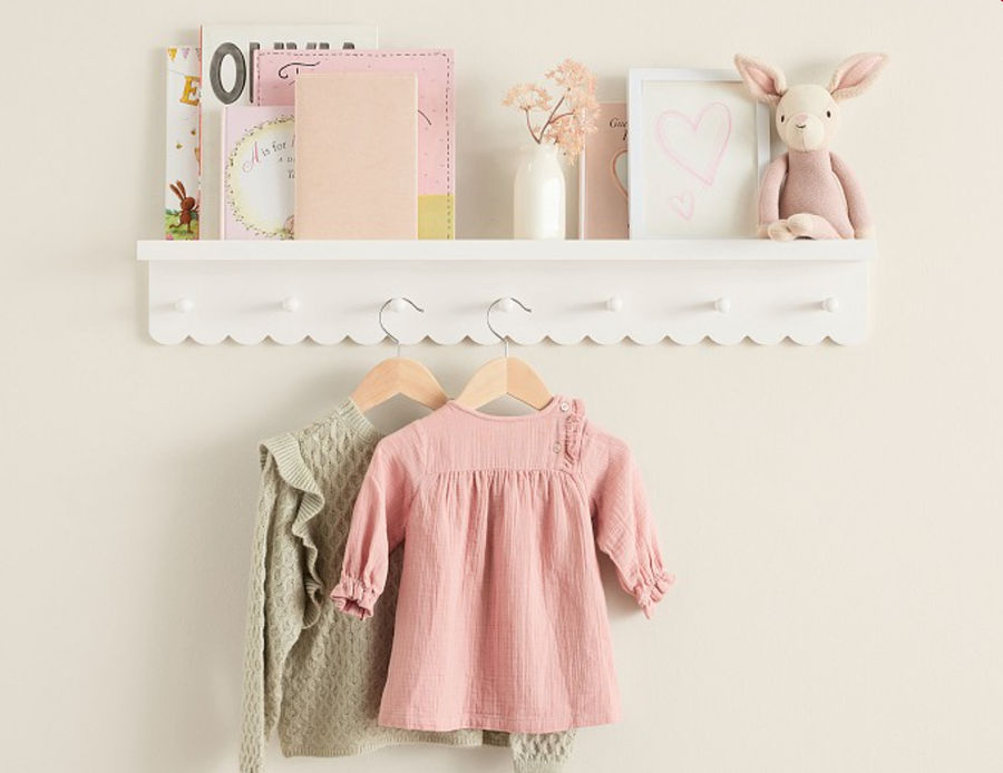Scalloped Peg Rack added by Baylie Van Winkle