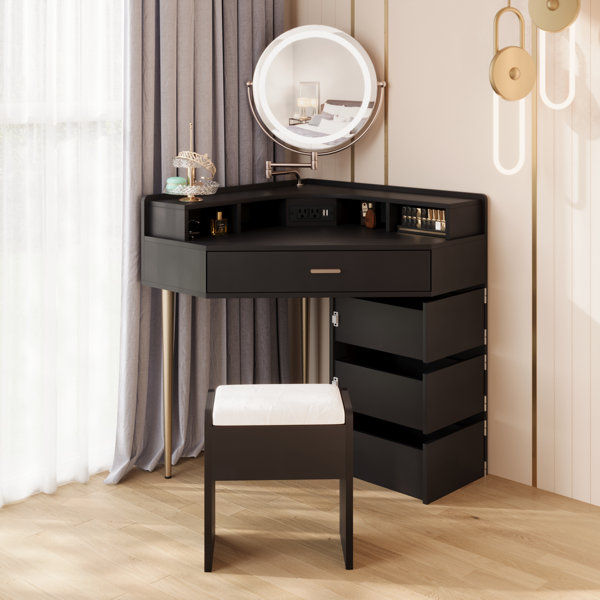 Renatas Vanity Set with Lighted Mirror added by Evie Leigh