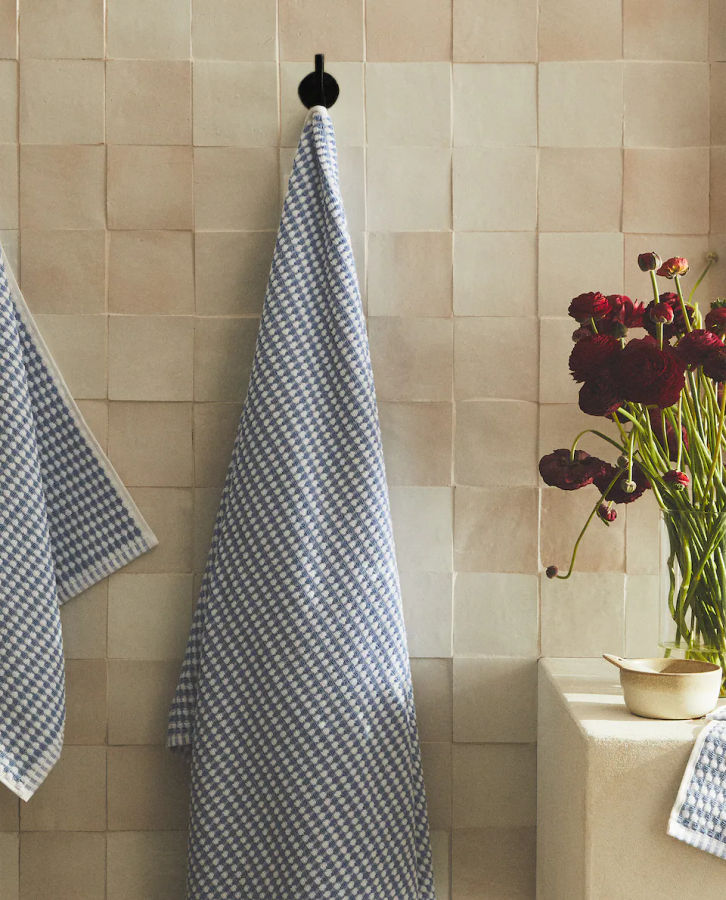 TEXTURED COTTON BATH TOWEL added by Jamie Stellato