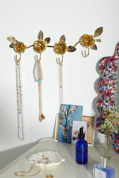 Rosette Jewelry Hanger added by Caitlin Ackerman