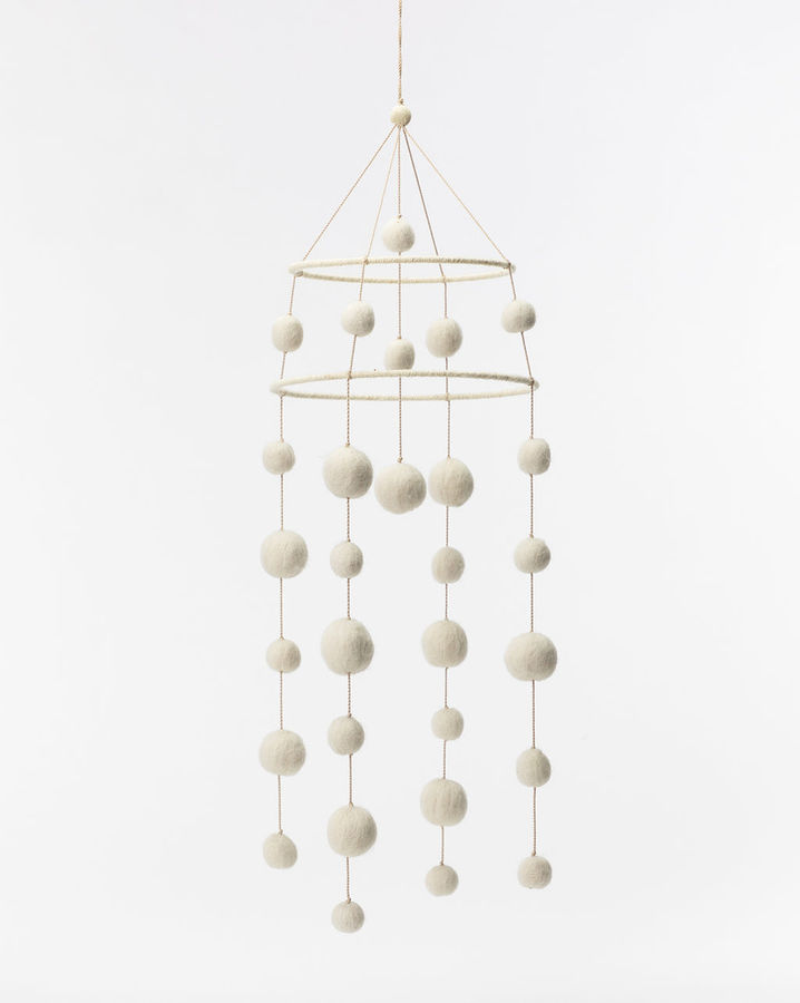 Cream Pom Pom Mobile added by Sonia Damberg