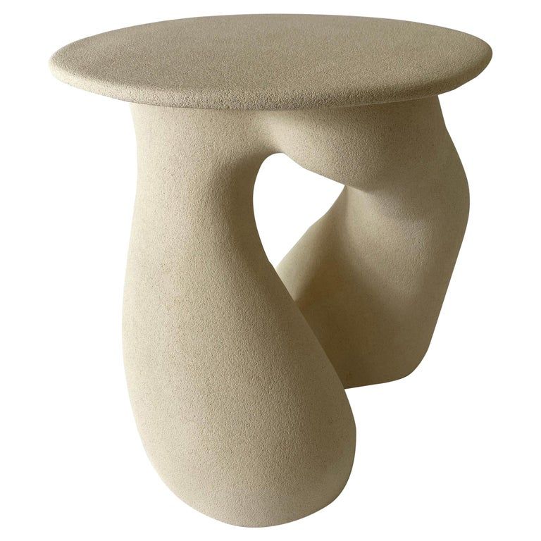 Mesa auxiliar Gabrielle de arenisca Handsculped by Hermine Bourdin added by Daniela Ulloa Villarreal