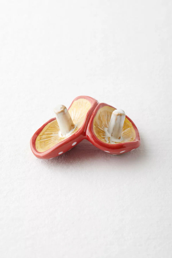 Mushroom Ring Holder added by Kellie Yeck
