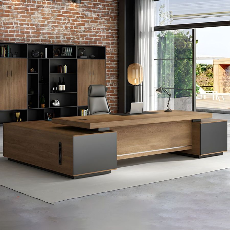 desk added by HELEN SALGADO