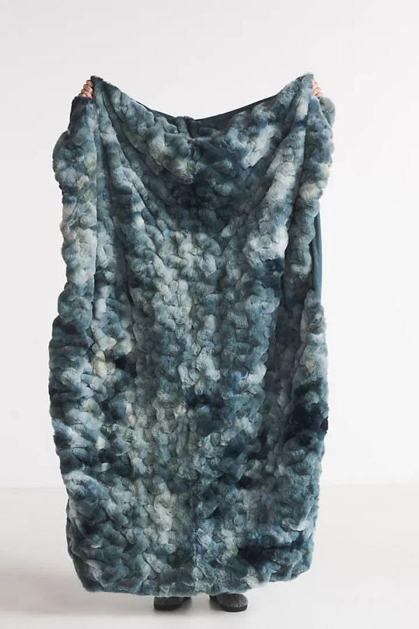 Luxe Faux Fur Throw Blanket added by Maddie Bender