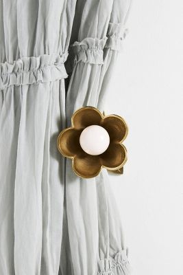 Nena Flower Tieback added by Shilpi Dewan