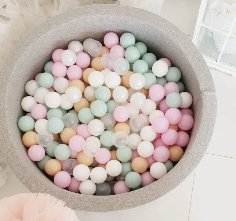 600 balls added by Andrea Medina Shibi