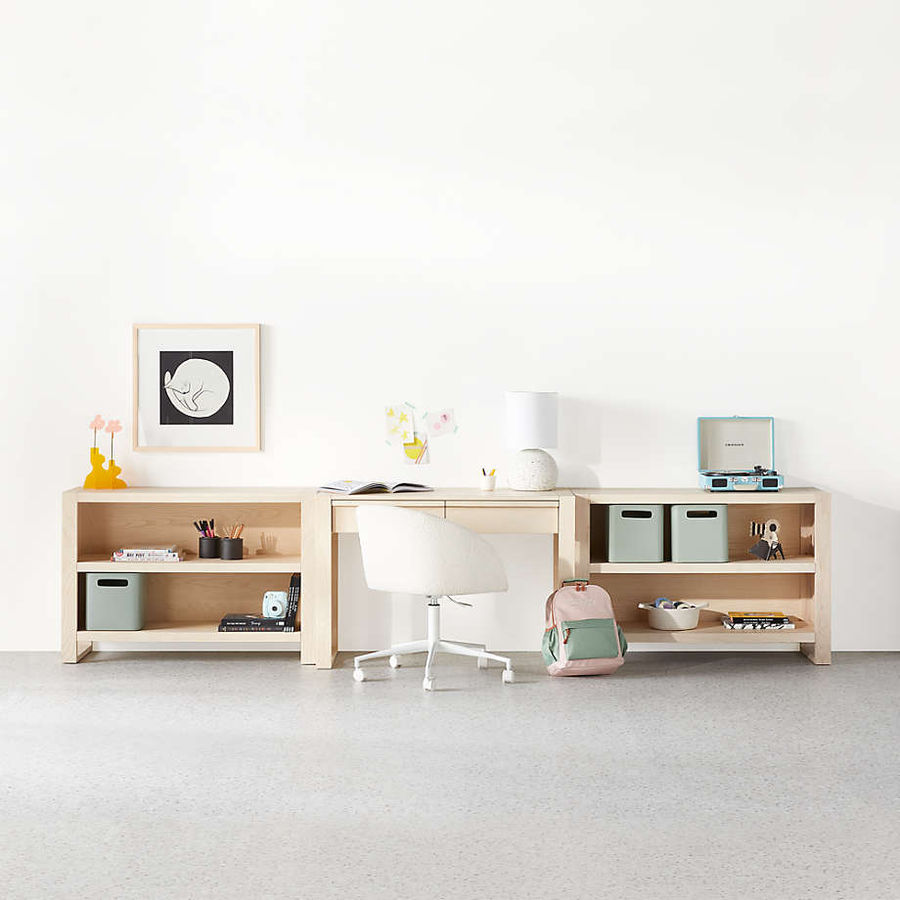 desk added by Leslie De Avila