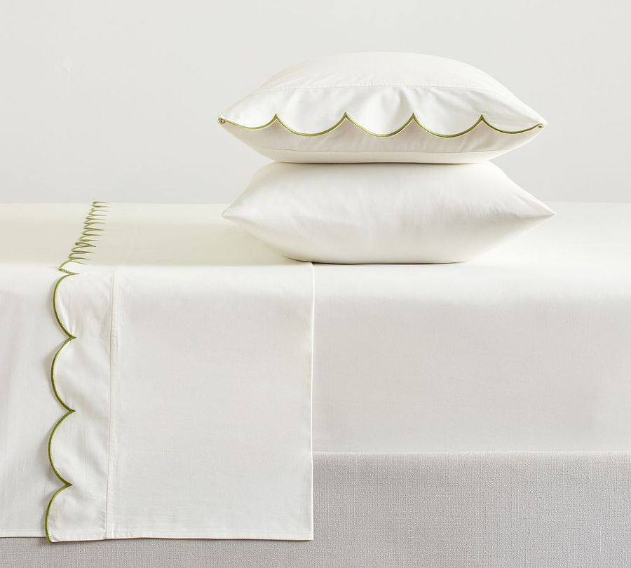 Monique Lhuillier Delphine Scallop Border Sheet Set added by Averyl Yaco