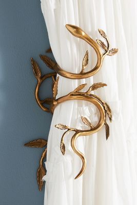 Serpentine Tieback added by Eleanor Mills