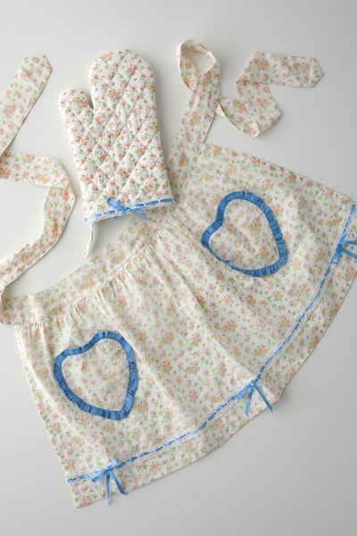 Lana Baking Apron & Pot Holder Set added by Katelyn Williams