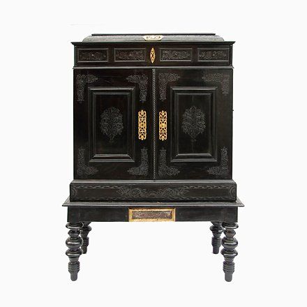 Antiker italienischer Schrank aus Ebenholz added by Spoak Member