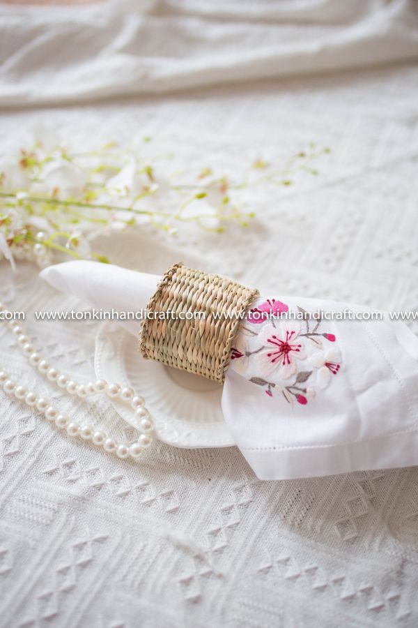 Set of 4 Seagrass Napkin Ring, Wicker Natural Napkin Holder, Woven Seagrass Napkin Ring, Rustic Table Decor, Gift for mom, Boho napkin ring added by Spoak Member