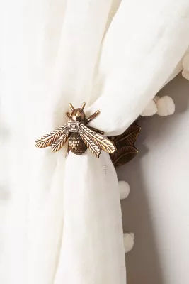 Queen Bee Tieback added by Spoak Member