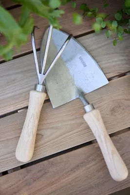 Sneeboer 3-Tine Hand Cultivator added by Spoak Member