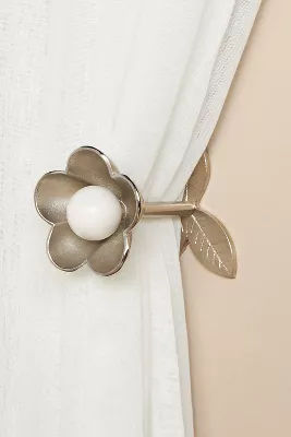 Nena Flower Tieback added by Spoak Member