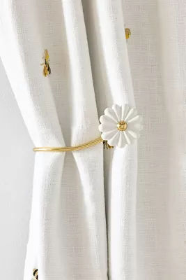 Daisy Flower Tieback added by Spoak Member